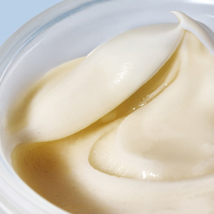 RMS Beauty Coconut Clean Cleansing Balm 100 g ansigtsrengøring der plejer huden med en fyldig cremet tekstur.