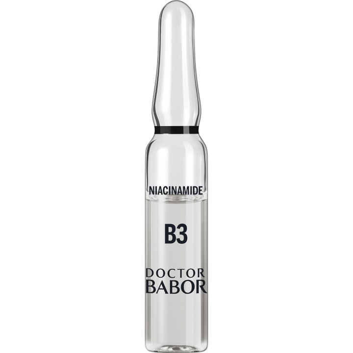 Doctor Babor Niacinamide B3 ampul der giver jævn hudtone i en lille gennemsigtig glasampul med klar væske