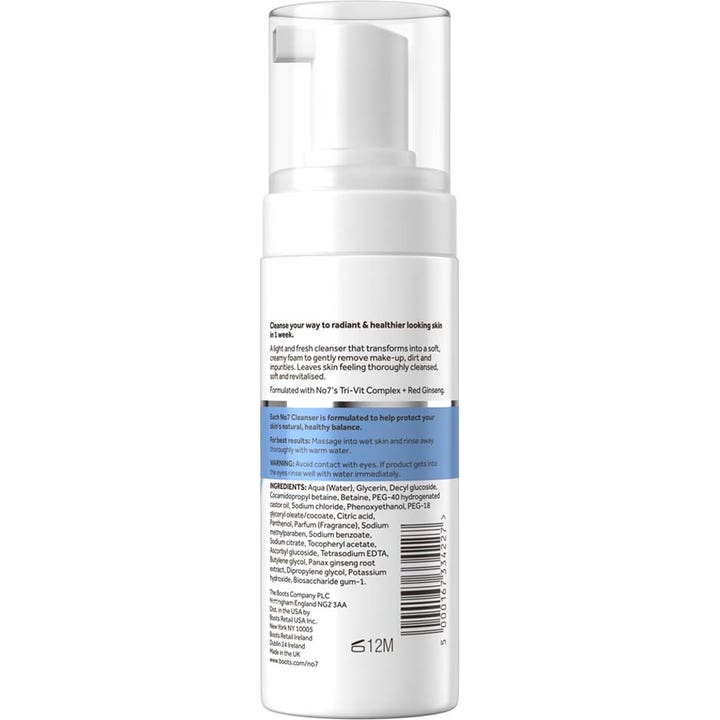 No7 Foaming Cleanser 150 ml renseskum fjerner makeup bagside af hvid pumpeflaske med ingrediensliste