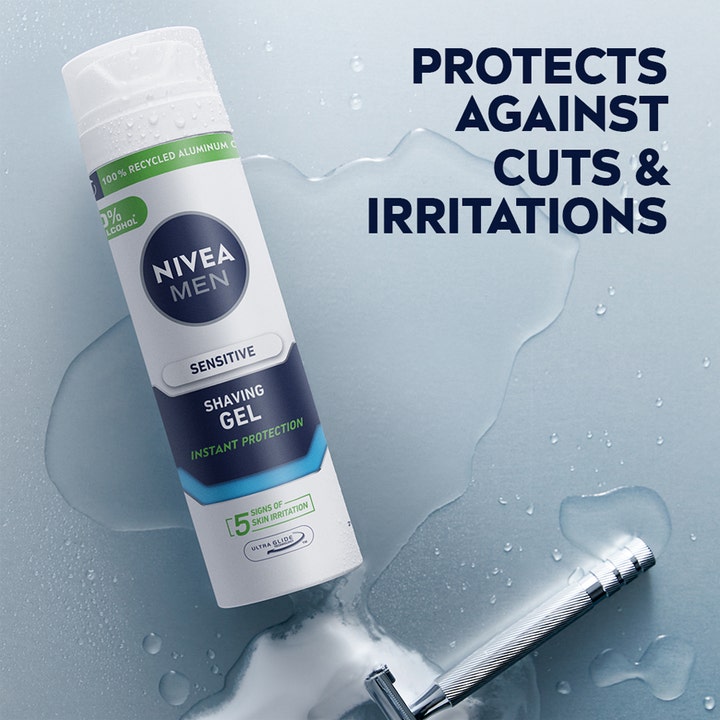 NIVEA Sensitive Shaving Gel 200 ml beskytter mod irritation i hvid spraydåse ved siden af en barberskraber og vand