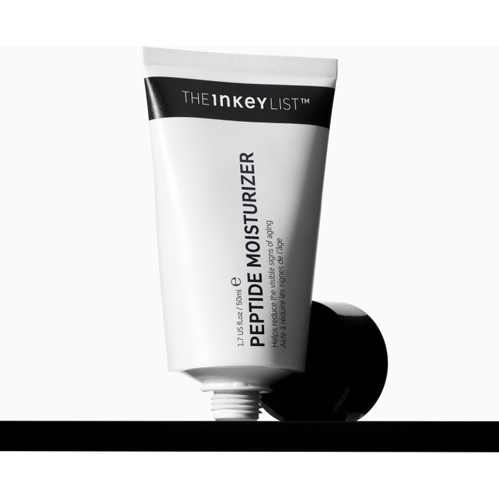 The INKEY List Peptide Moisturizer 50 ml fugtgivende ansigtscreme mod rynker i hvid tube og æske med sort tekst