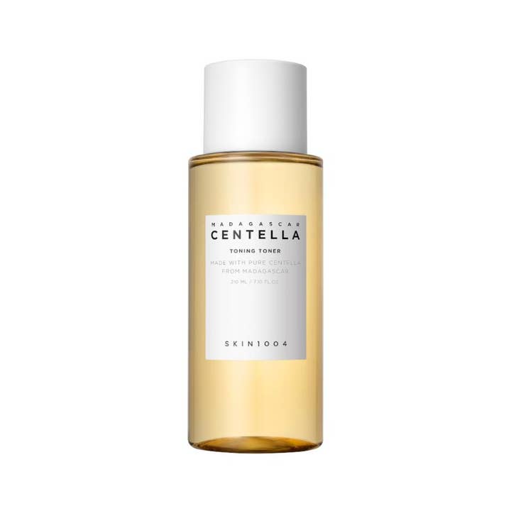 SKIN1004 Madagascar Centella Toning Toner 210 ml beroligende ansigtsvand i gennemsigtig flaske med hvidt låg