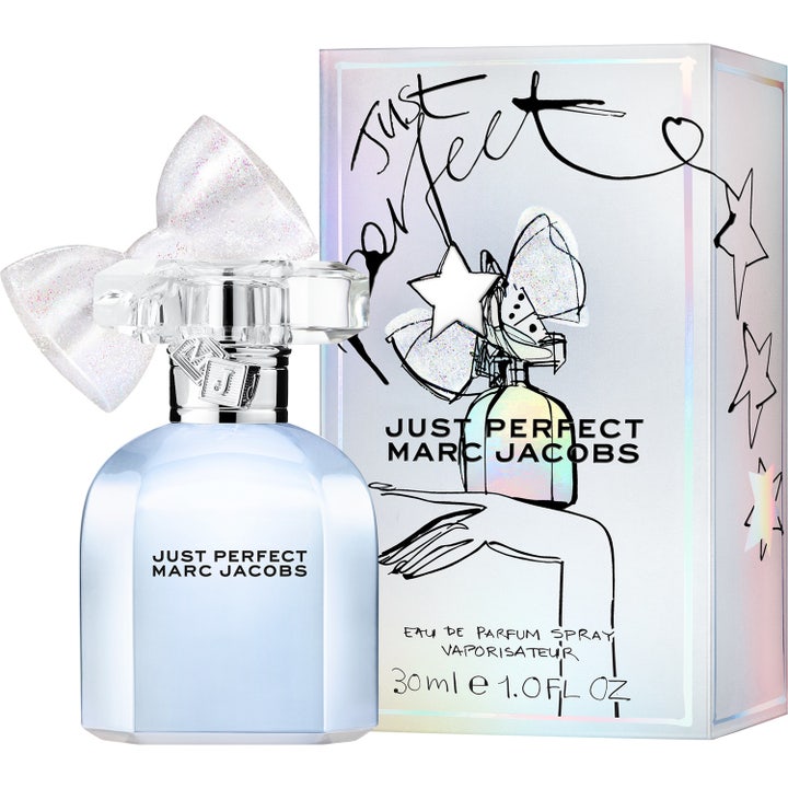 Marc Jacobs Just Perfect Eau de Parfum 30 ml dameparfume i lyseblå flakon med glitrende sløjfelåg og æske