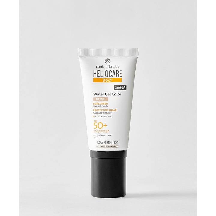 Heliocare Water Gel Color SPF 50+ Beige 50 ml solcreme til ansigtet med hyaluronsyre i hvid tube med sort låg