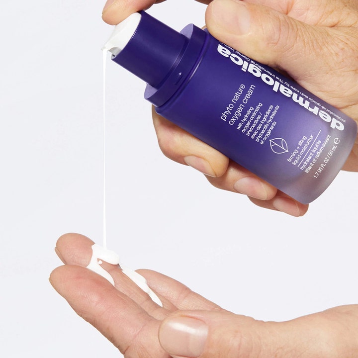 Dermalogica Phyto Nature Oxygen Cream 50 ml fugtgivende dagcreme pumpes ud af lilla flaske som en let hvid væske.