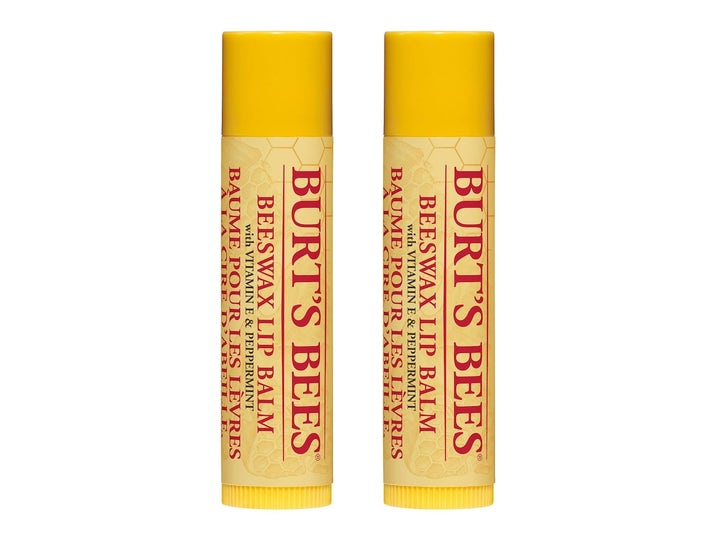 Burt's Bees Beeswax Lip Balm 2-pak fugtgivende læbepomade med E-vitamin i to gule hylstre med bikubemønster