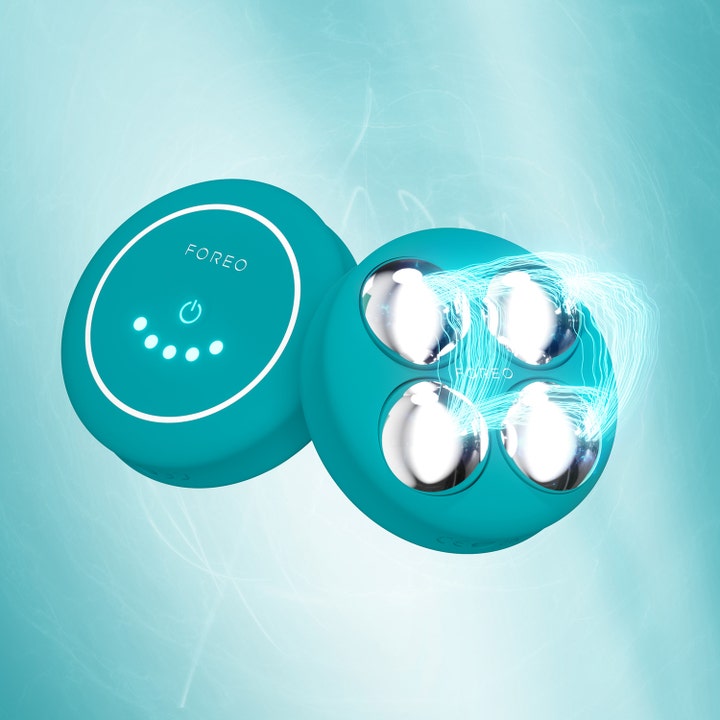 FOREO BEAR 2 body Evergreen 1 stk beauty tech der strammer huden op med fire sølvkugler og lysende mikrostrøm