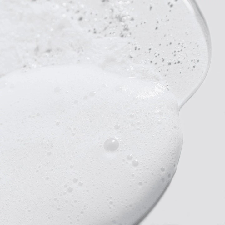 Dermalogica Special Cleansing Gel 500 ml ansigtsrens med let hvidt skum og klar geltekstur der renser huden