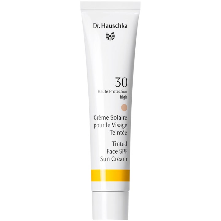 Dr. Hauschka Tinted Face SPF 30 Sun Cream 40 ml beskyttende ansigtssolcreme i hvid tube med gult bånd