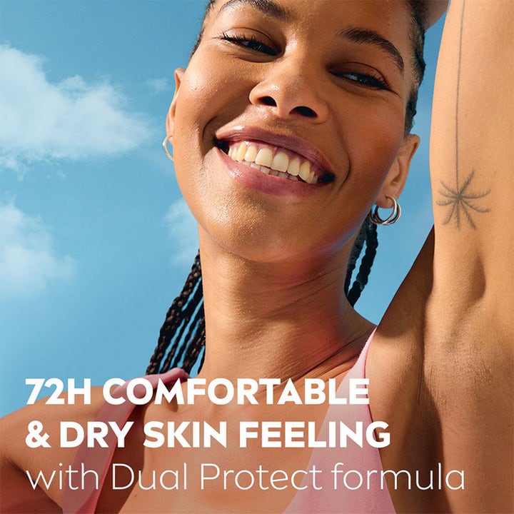 NIVEA Dry Comfort Stick 50 ml antiperspirant giver en tør hudfornemmelse vist med smilende kvinde i solskin