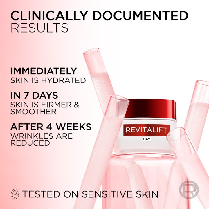 L'Oréal Paris Revitalift Day Cream 50 ml giver fastere hud i hvid glasburk omgivet af kliniske reagensglas