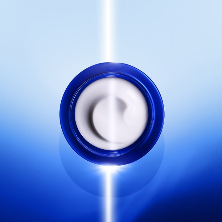 Shiseido BioPerformance Skin HiForce Cream 50 ml ansigtscreme med fyldig hvid tekstur i blå krukke set oppefra