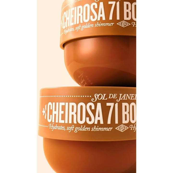 Sol de Janeiro Cheirosa 71 Body Cream 240 ml fugtgivende kropscreme med soft golden shimmer i stablede ravfarvede krukker