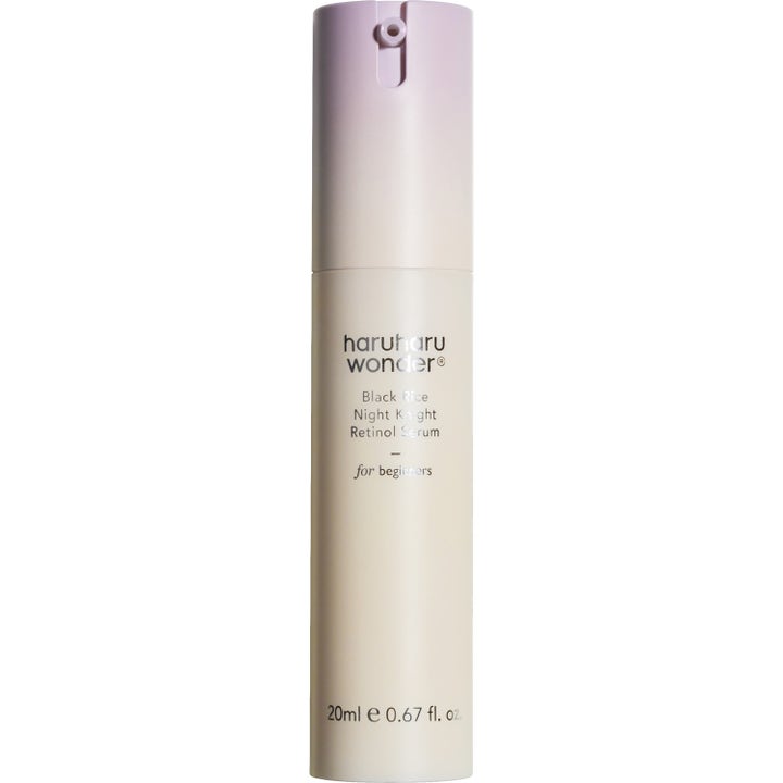 Haruharu Wonder Black Rice Night Knight Retinol Serum 20ml mod rynker i en beige cylindrisk flaske med lilla top
