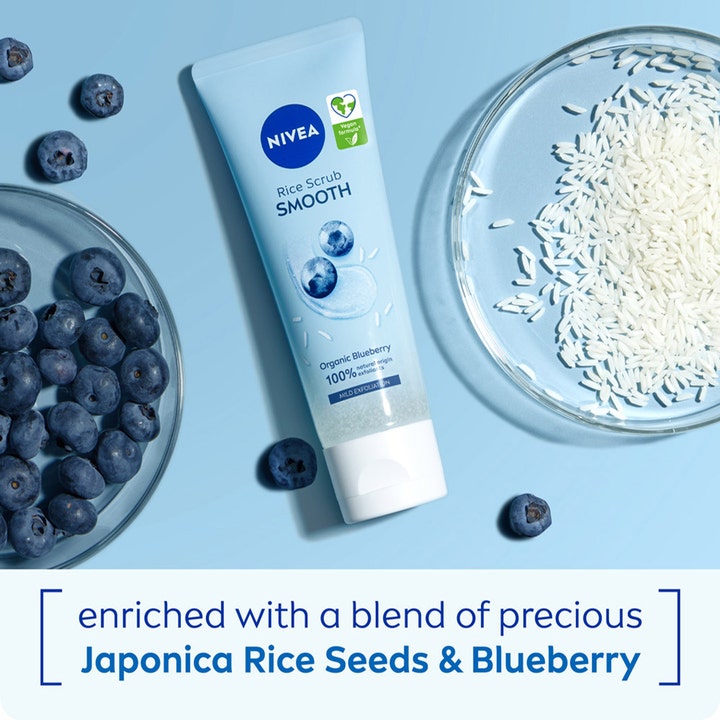 NIVEA Smooth Rice Scrub 75 ml ansigtsskrub giver mild peeling med økologiske blåbær og japonica risfrø.