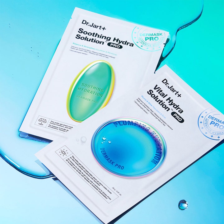 Dr.Jart+ Dermask Soothing Hydra Solution Pro 26 g beroligende ansigtsmaske vist sammen med Vital Hydra i vand