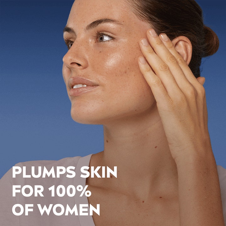 NIVEA Cellular Expert Filler Serum 15 ml giver fylde til huden vist på kvinde med sund glød