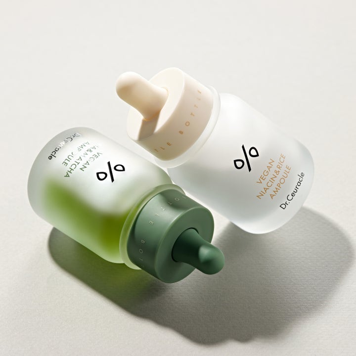 Dr. Ceuracle Vegan BHA & Matcha Ampoule 30 ml serum i grønne og hvide frostede glasflasker med pipettelåg