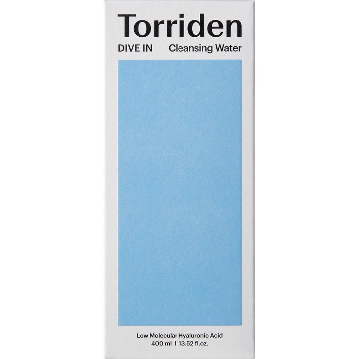 Torriden DIVE-IN Low Molecular Hyaluronic Acid Cleansing Water 400 ml fugtgivende ansigtsrens i hvid papæske med blåt design