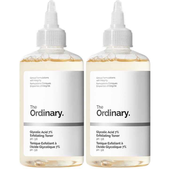 The Ordinary Glycolic Acid 7% Exfoliating Toner to flasker eksfolierende toner der giver glød i klare plastbeholdere.