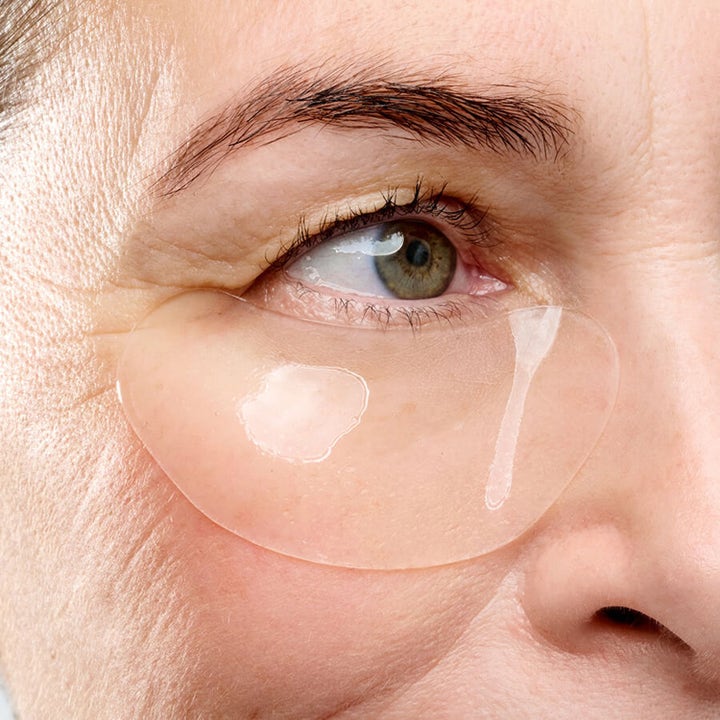 Currentbody Skin Hydrogel Eye Mask 2 g genfugtende øjenmaske i form af en klar gelpatch påført huden under øjet