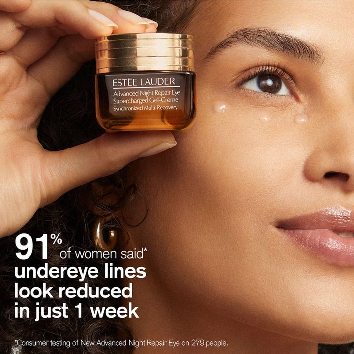 Estée Lauder Advanced Night Repair Eye Supercharged Gel-Creme mod mørke rande påført under øjet