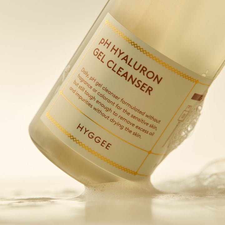 Hyggee pH Hyaluron Gel Cleanser 200 ml fugtgivende ansigtsrens i flaske med hvidt skum