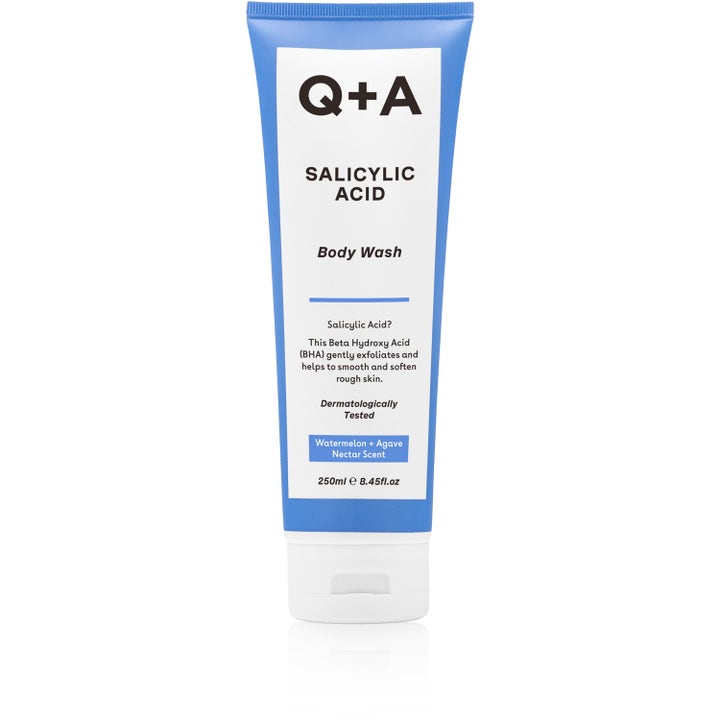 Q+A Salicylic Acid 250 ml eksfolierende body wash i blå tube der modvirker urenheder og blødgør huden