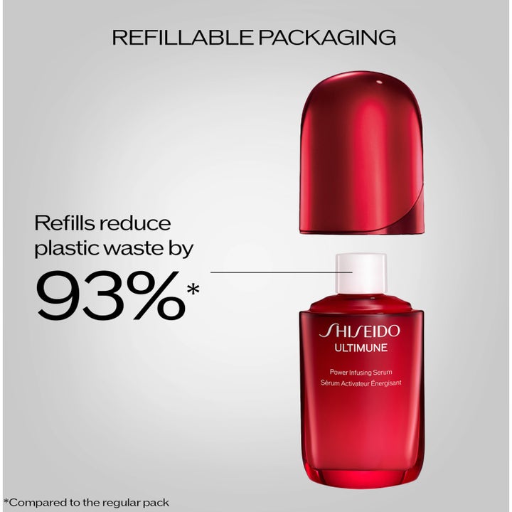 Shiseido Ultimune Power Infusing Concentrate 75 ml serum i rød glasflakon omgivet af ginkgo og svampe