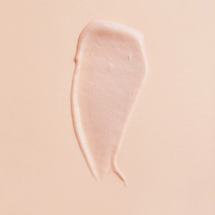 MÁDARA SOS Hydra Recharge Cream 50 ml fugtgivende dagcreme med en blød lyserød cremet tekstur