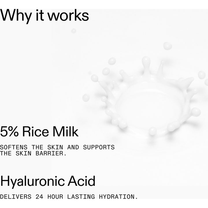 The INKEY List Hydrating Cream to Milk Cleanser 180 ml fugtgivende ansigtsrens med en hvid cremet konsistens på en hånd.