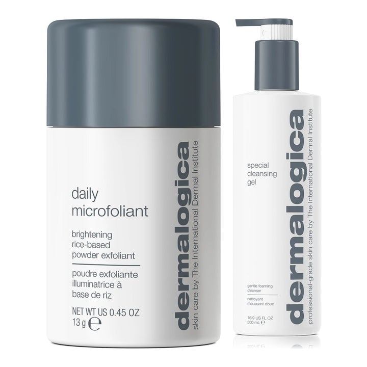 Dermalogica Special Cleansing Gel og Daily Microfoliant i hvide flasker med grå låg der renser og eksfolierer huden.