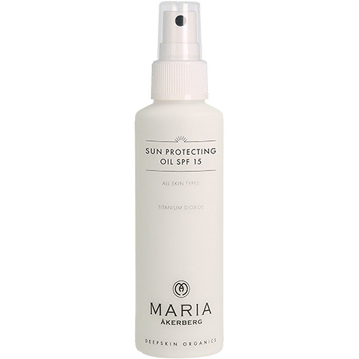Maria Åkerberg Sun Protecting Oil SPF 15 125ml beskyttende sololie i en hvid sprayflaske med gennemsigtigt låg