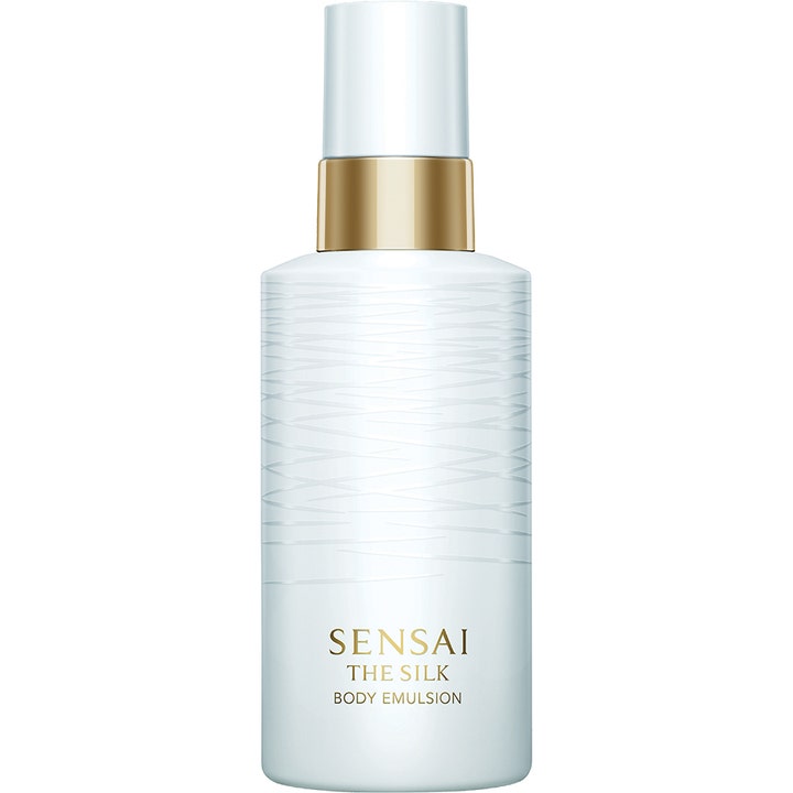 Sensai The Silk Body Emulsion 200ml giver silkeblød hud i en hvid mønstret flaske med elegante gulddetaljer