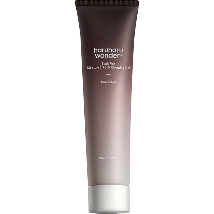 Haruharu Wonder Black Rice Moisture 5.5 Soft Cleansing Gel 100ml fugtgivende ansigtsrens i brun gradient tube med sølvlåg.