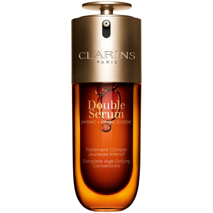 Clarins Double Serum 50ml mod rynker i en ravfarvet pumpeflaske med gulddetaljer og synlig to-faset olieformel.