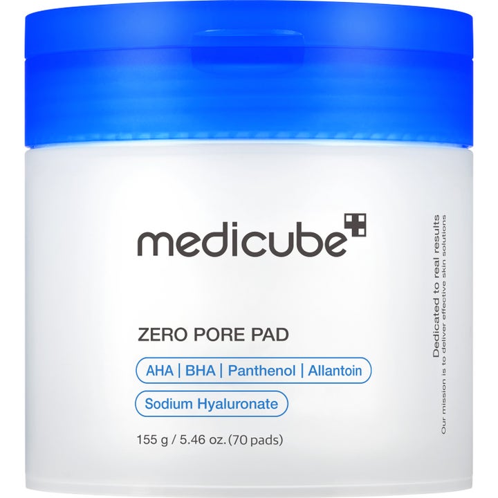 Medicube Zero Pore Pad 70 stk eksfolierende pads med AHA og BHA i en hvid krukke med blåt låg