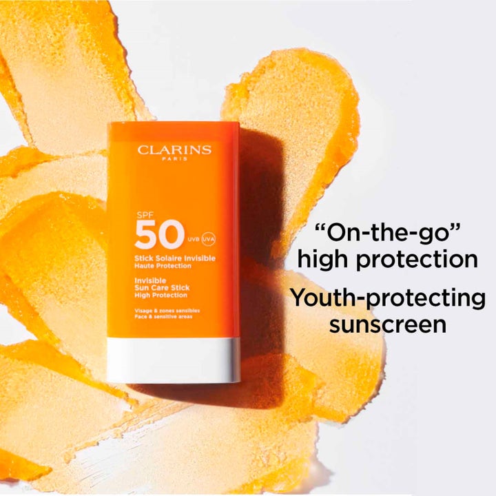 Clarins Invisible Sun Care Stick 17 g solcreme til ansigtet med SPF 50 i orange stift og teksturerede strøg