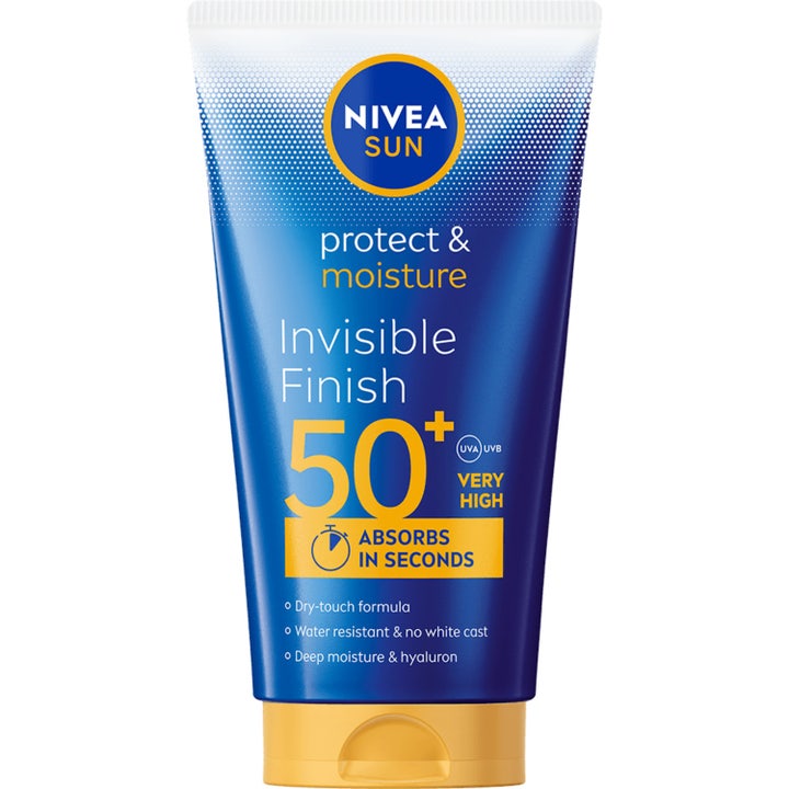 Nivea Sun Protect & Moisture Invisible Finish SPF 50+ fugtgivende solcreme i blå tube med gult låg