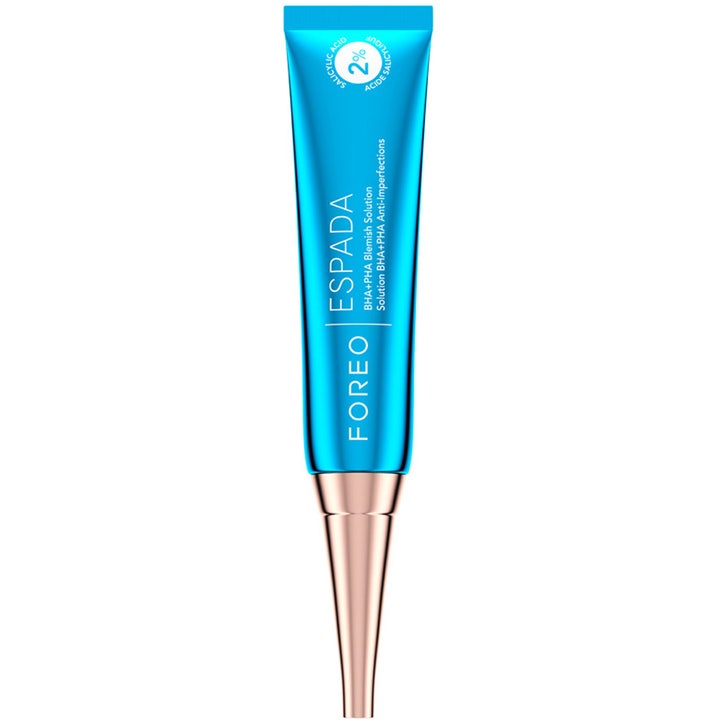FOREO ESPADA BHA+PHA Blemish Solution 15 ml mod urenheder i en metallisk blå tube med præcis rosaguld spids