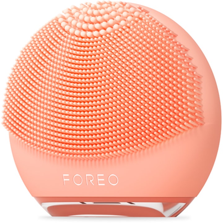 FOREO LUNA 4 go Peach Perfect 1 stk. ansigtsbørste i ferskenfarvet silikone der giver ren og strålende hud