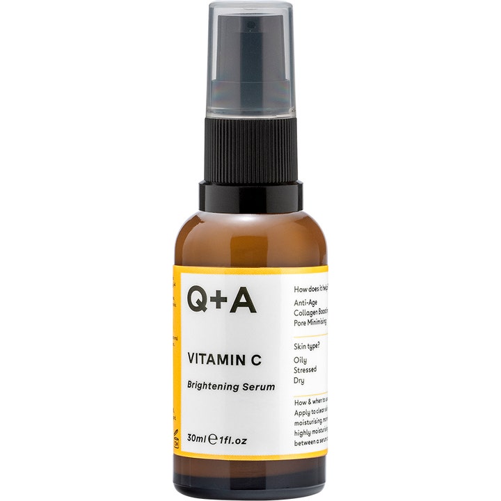 Q+A Vitamin C Brightening Serum 30 ml glødgivende ansigtsserum i brun glasflaske med sort pumpe
