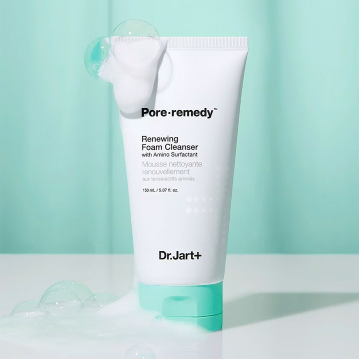 Dr.Jart+ Pore-remedy Renewing Foam Cleanser 150 ml ansigtsrens i hvid tube med mintgrønt låg og luftigt hvidt skum