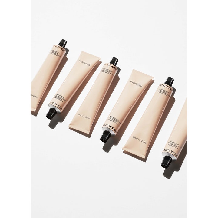 Grown Alchemist Rich Restorative Hand Cream 65 ml i beige tuber der giver fugt til tørre hænder