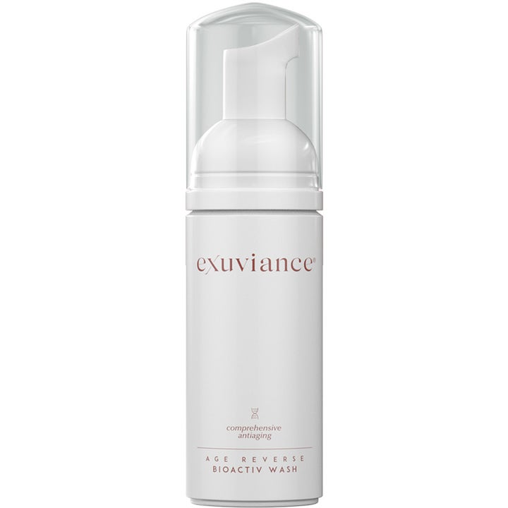 Exuviance Age Reverse BioActiv Wash 125 ml anti-aging ansigtsrens i hvid pumpeflaske med gennemsigtigt låg
