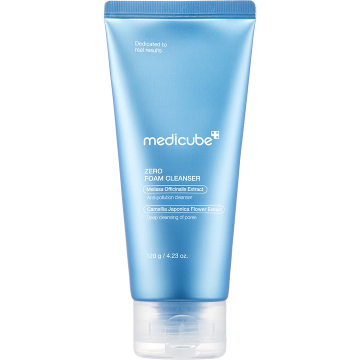 Medicube Zero Foam Cleanser 120 g porerensende ansigtsrens i en lyseblå metallic tube med gennemsigtigt låg.