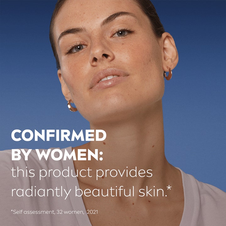 NIVEA Cellular Expert Filler Vitamin C Radiance 30 ml serum giver glød på kvinde med teksten Confirmed by women.