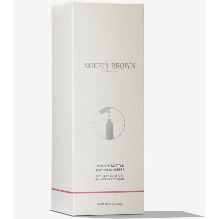 Molton Brown Infinite Bottle Fiery Pink Pepper 400 ml showergel i hvid papæske med pink detaljer og et refill-symbol