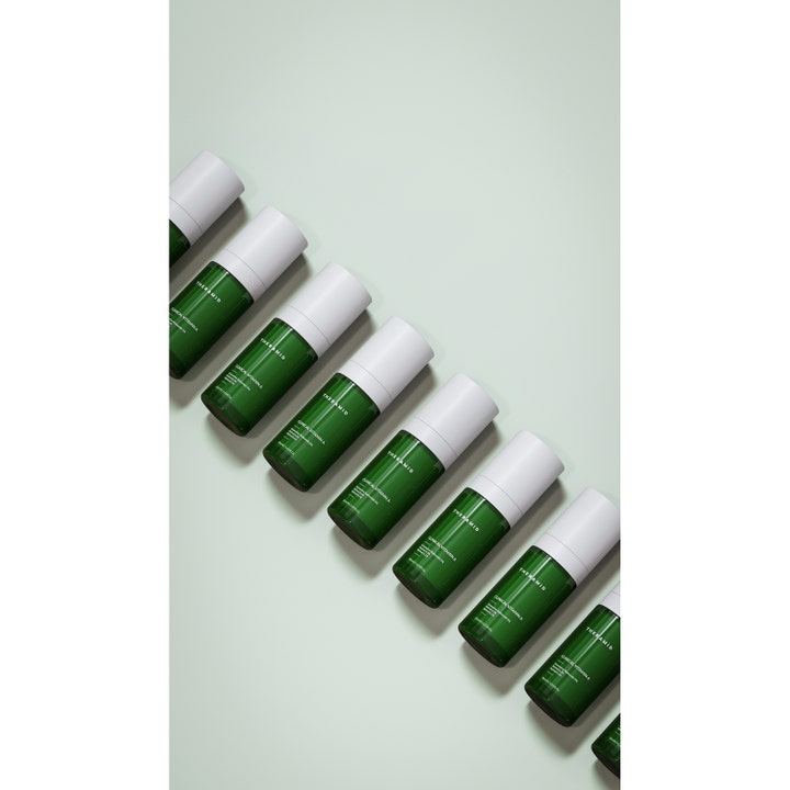 Niche Beauty Lab Theramid Clinical Vitamin A 30 ml serum med retinol i grønne flasker opstillet på række