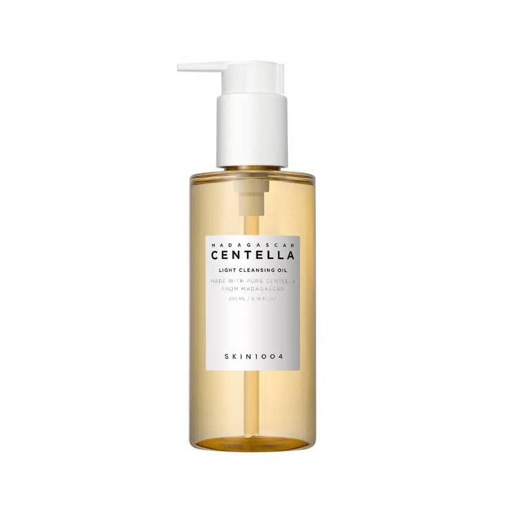 SKIN1004 Madagascar Centella Light Cleansing Oil 200 ml renseolie i gennemsigtig flaske med hvid pumpe